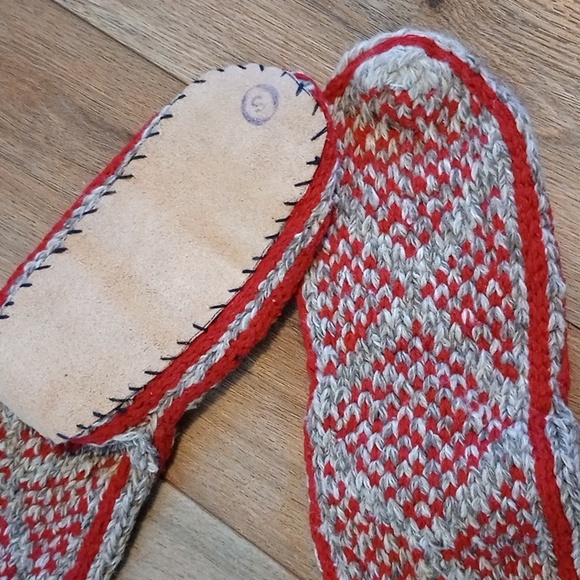 Slippers - Picture 2 of 4